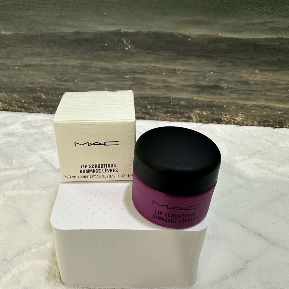 New Mac Cosmetics Lip Scrubtious Scrub Summer Berry Purple